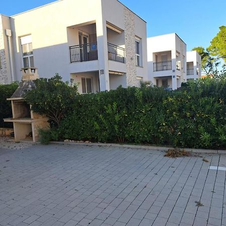 Apartman Lozancic Vir Eksteriør billede