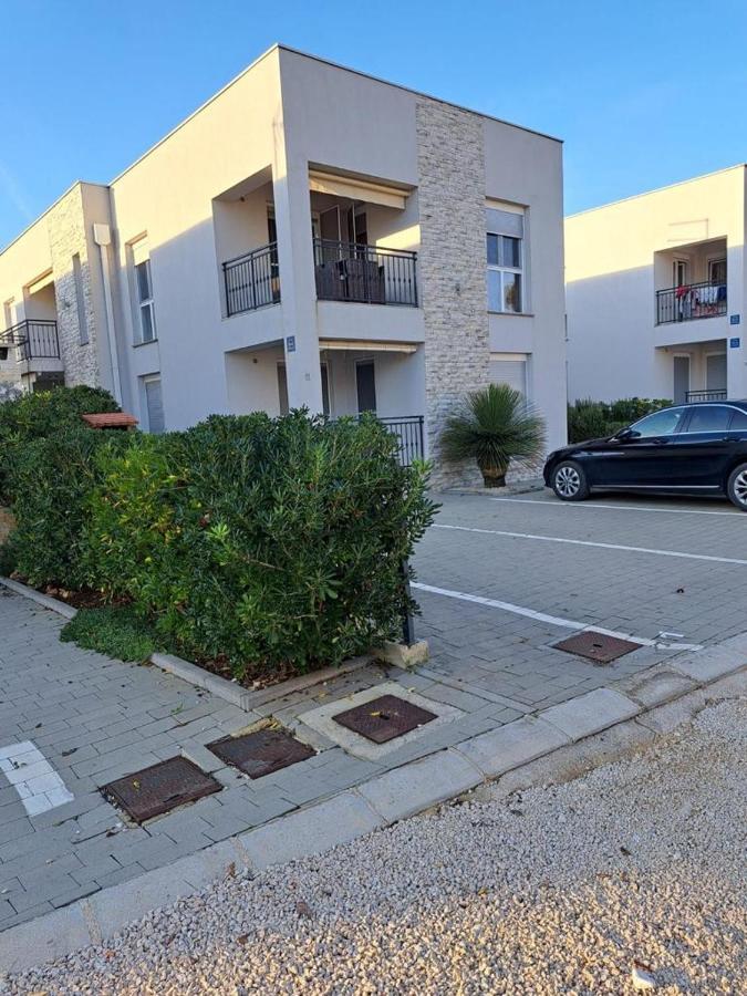 Apartman Lozancic Vir Eksteriør billede