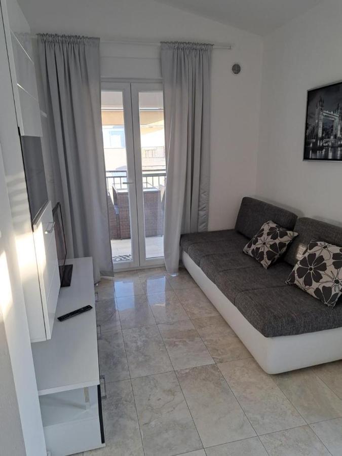 Apartman Lozancic Vir Eksteriør billede