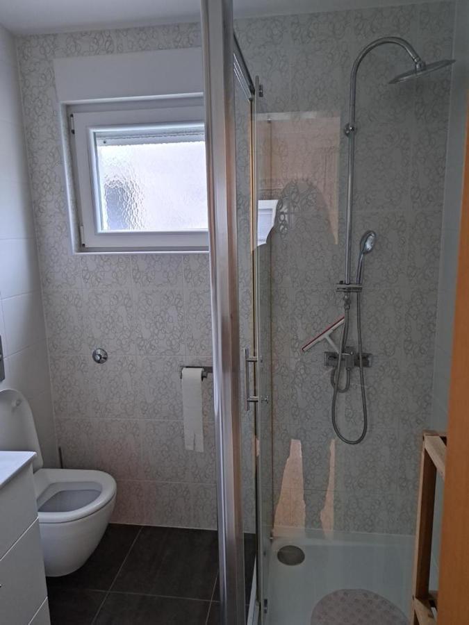 Apartman Lozancic Vir Eksteriør billede