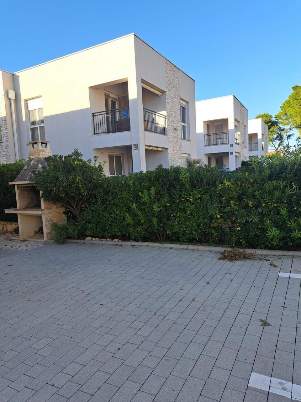 Apartman Lozancic Vir Eksteriør billede