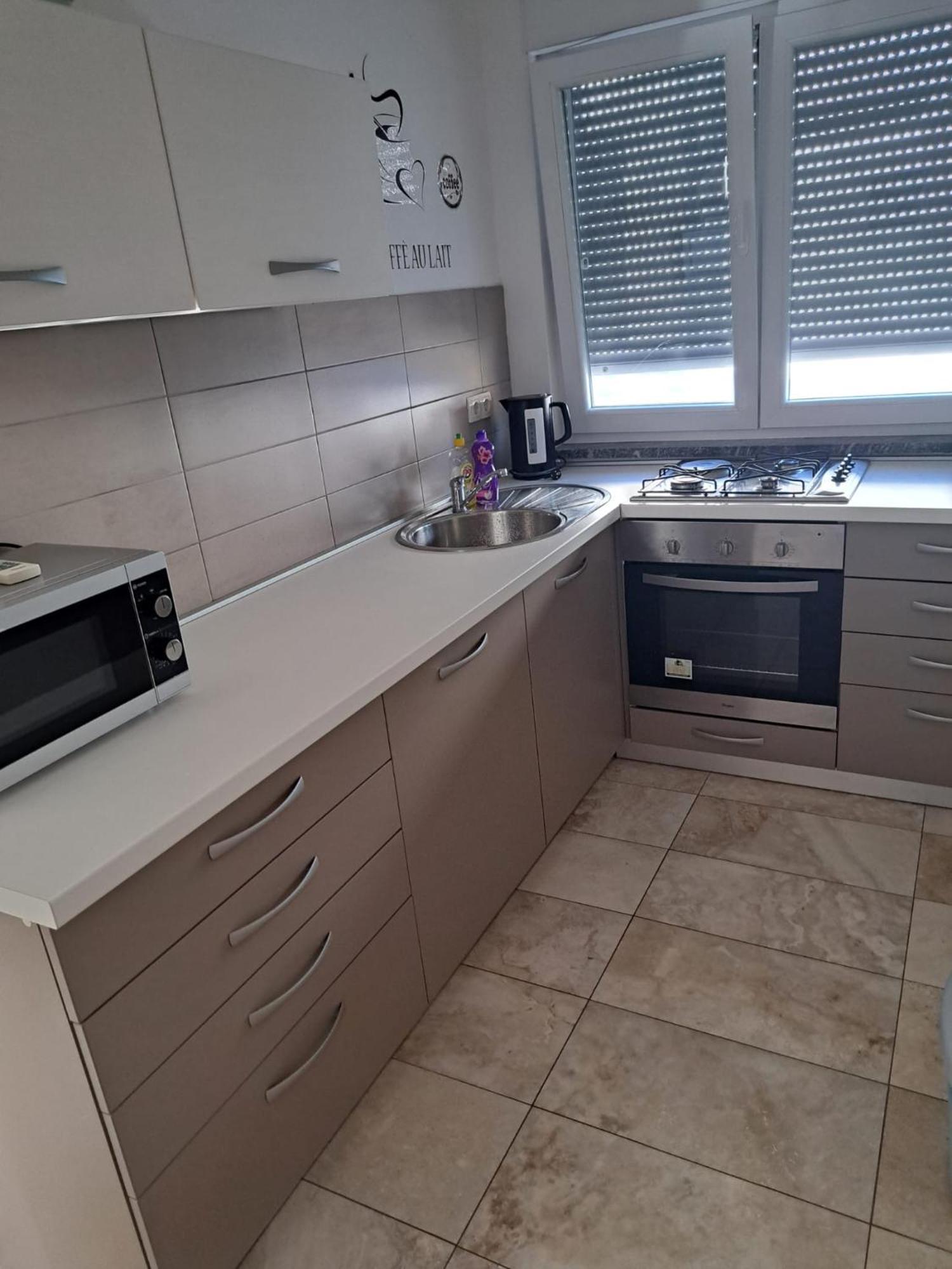 Apartman Lozancic Vir Eksteriør billede